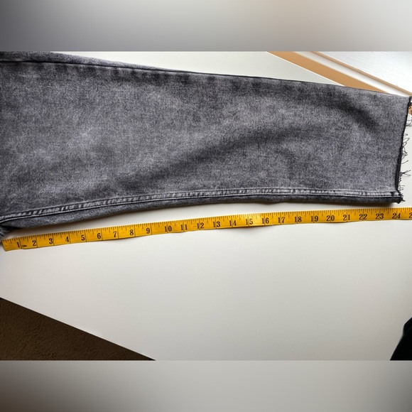 🆕NWT ONLY Emily High Waisted Black Acid Jeans with Raw Hem in Size 29 - Picture 11 of 14